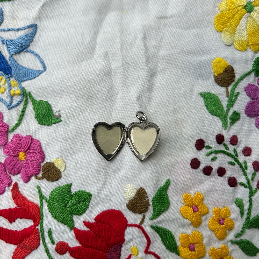 925 Sterling Silver Mother Of Pearl Locket (2 for $40) - Picture 3 of 3